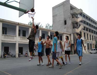 打篮球
